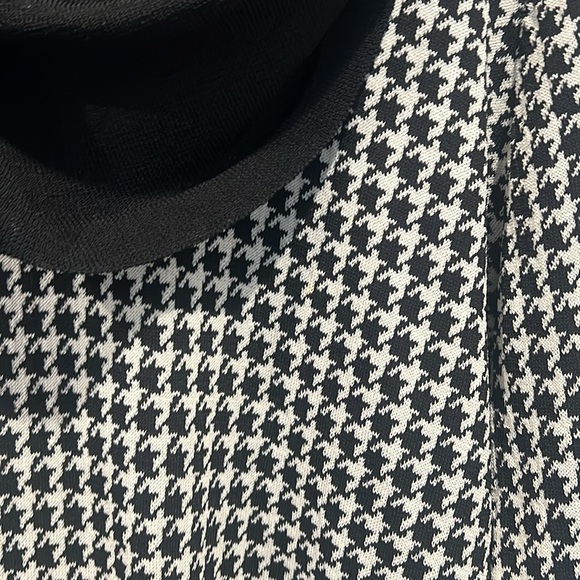 Black and white houndstooth sweater - Picture 3 of 4